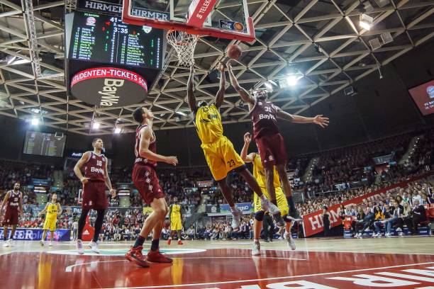 戴着这样的 戴着这样的