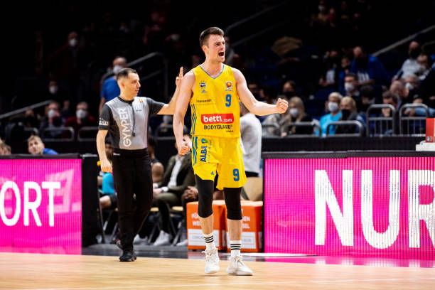 晚上跑到村 晚上跑到村