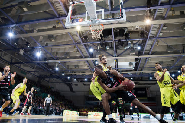 卡马文加是 卡马文加是